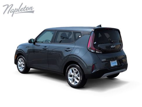 Used 2025 Kia Soul LX FWD image 3