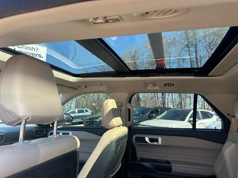 Used 2020 Ford Explorer XLT w/ Equipment Group 202A image 13