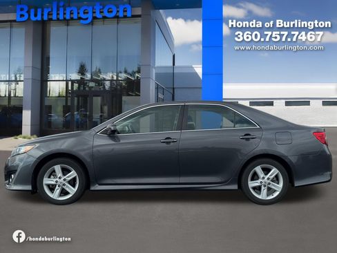 Used 2012 Toyota Camry SE FWD image 3