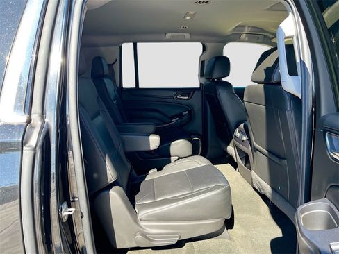 Used 2017 Chevrolet Suburban LT image 28