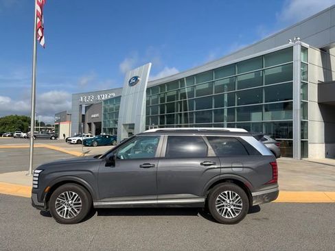 Used 2026 Hyundai Palisade SEL FWD image 2