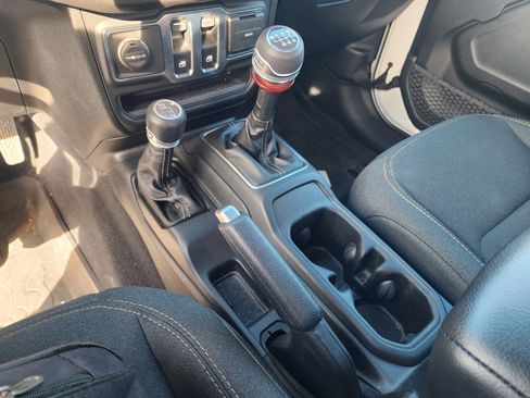 Used 2025 Jeep Wrangler Sport image 29