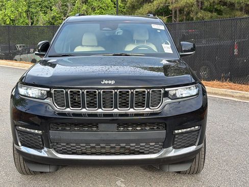 Used 2025 Jeep Grand Cherokee L Limited AWD/4WD image 3