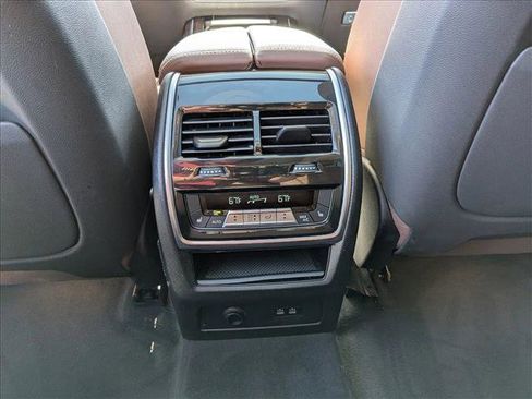 Used 2025 BMW X7 xDrive40i w/ Climate Comfort Package AWD/4WD image 17