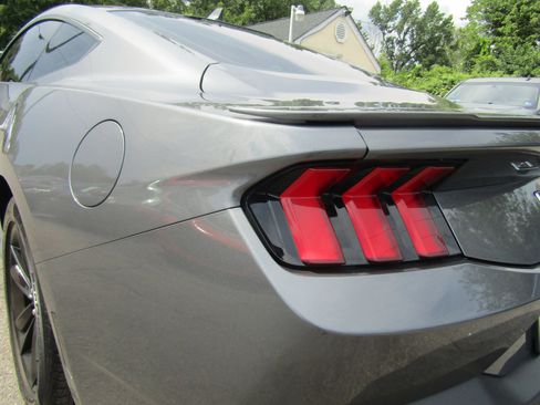 Used 2024 Ford Mustang GT RWD image 14