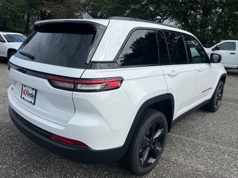 New 2025 Jeep Grand Cherokee Altitude AWD/4WD image 26