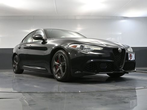 Used 2018 Alfa Romeo Giulia AWD image 53