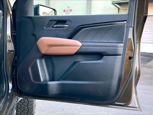 Used 2023 GMC Canyon AT4 w/ Technology Package image 25