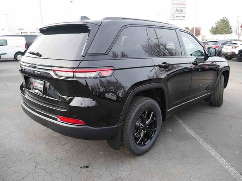 New 2025 Jeep Grand Cherokee Altitude image 21