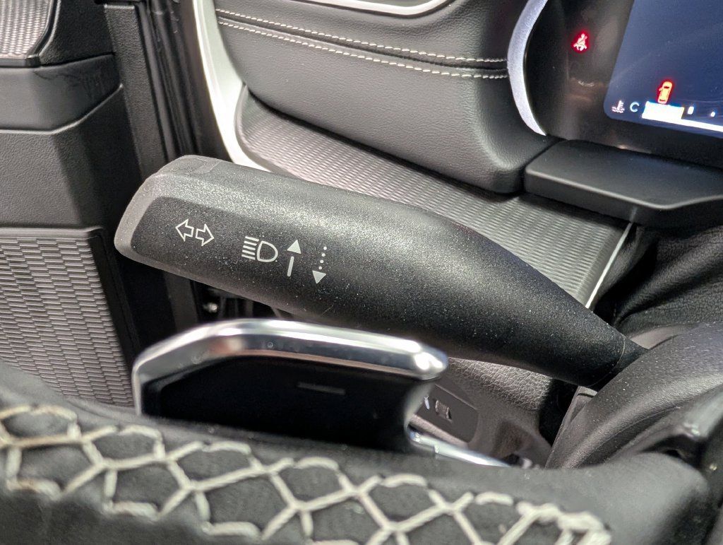 Used 2025 Jeep Grand Cherokee Altitude AWD/4WD image 22