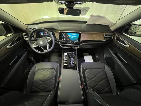 New 2026 Volkswagen Atlas SE image 11