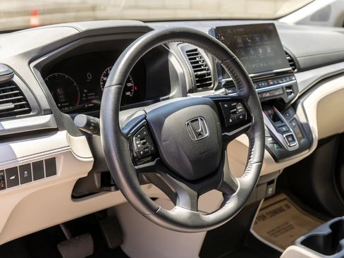 Used 2025 Honda Odyssey EX-L image 15