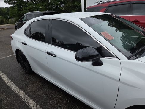 Used 2024 Toyota Camry SE w/ Convenience Package FWD image 2