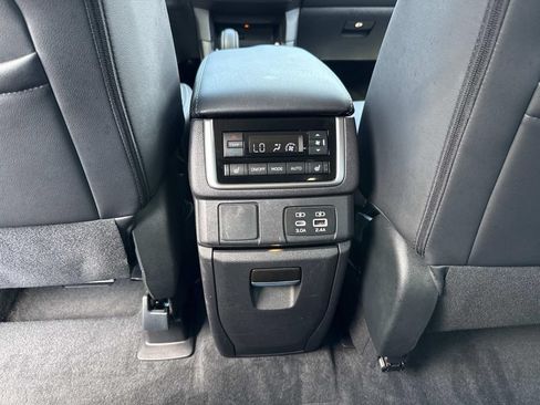 Used 2024 Subaru Ascent Limited w/ Technology Package AWD/4WD image 22