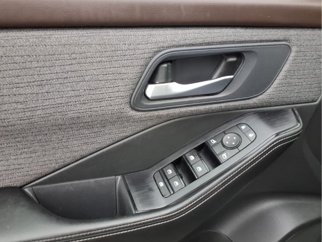Used 2023 Nissan Rogue SV FWD image 13