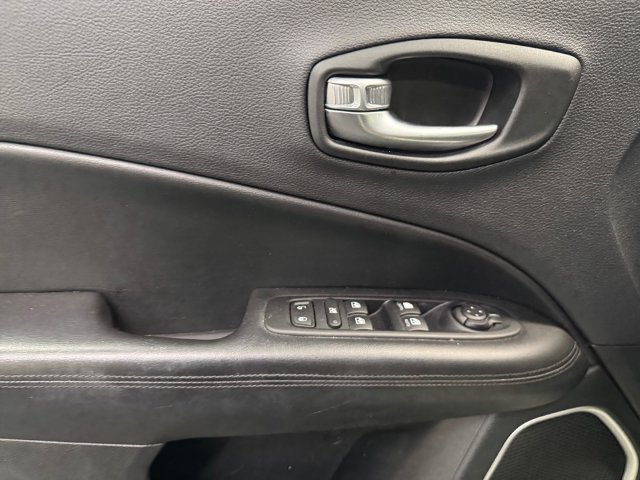 Used 2018 Jeep Compass Latitude w/ Popular Equipment Group AWD/4WD image 29