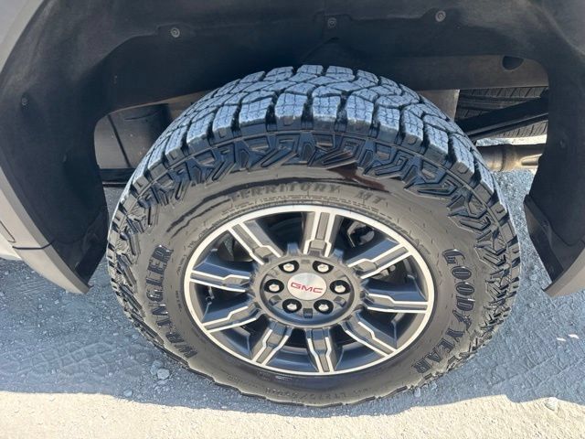 Used 2025 GMC Sierra 1500 AT4 w/ AT4 Premium Package AWD/4WD image 18