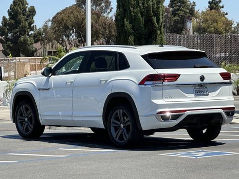 Used 2021 Volkswagen Atlas Cross Sport SE w/ Panoramic Sunroof Package FWD image 6