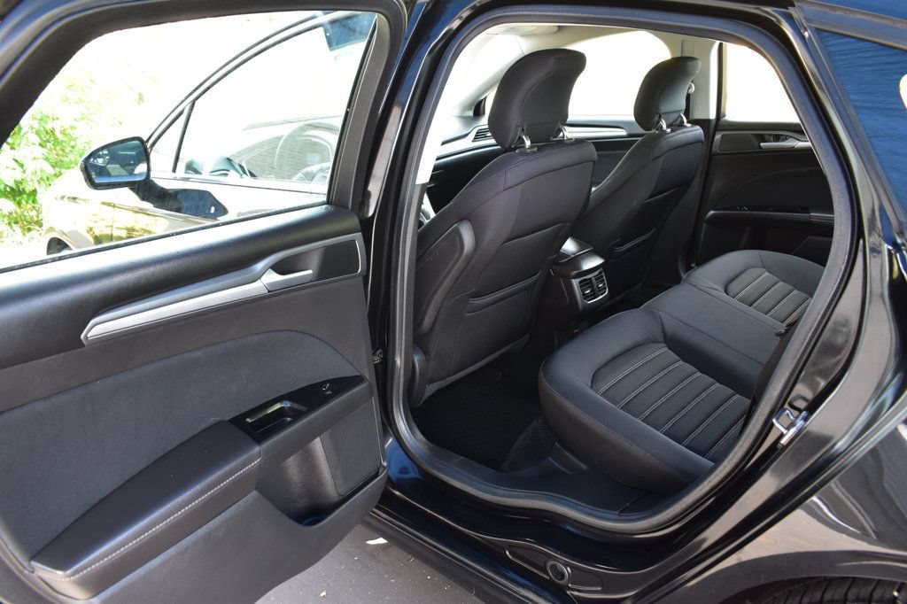 Used 2013 Ford Fusion SE FWD image 23