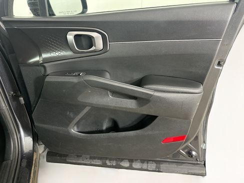Used 2022 Kia Sorento LX FWD image 31