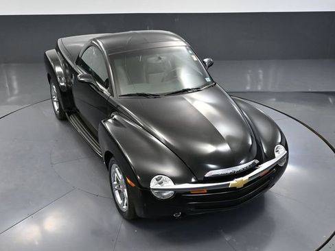 Used 2006 Chevrolet SSR w/ Preferred Equipment Group RWD image 44