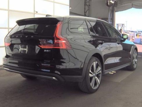 Used 2025 Volvo V60 B5 Cross Country Plus AWD/4WD image 3