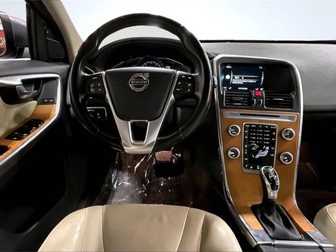 Used 2017 Volvo XC60 T6 Inscription w/ Climate Package image 5