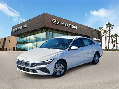 New 2025 Hyundai Elantra SE