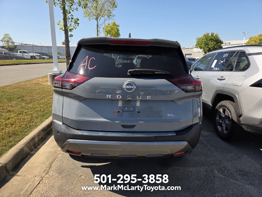 Used 2023 Nissan Rogue SL w/ SL Premium Package FWD image 5