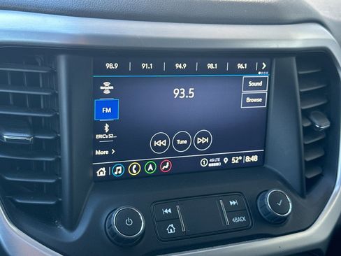 Used 2023 GMC Acadia SLT image 17