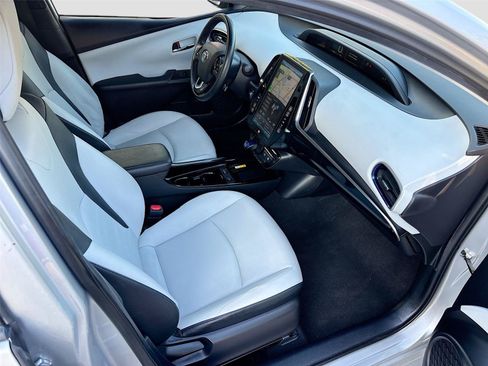 Used 2019 Toyota Prius Limited FWD image 28