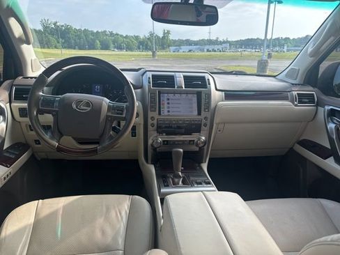 Used 2018 Lexus GX 460 Premium w/ Premium Package AWD/4WD image 16