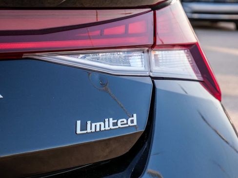 Used 2025 Hyundai Elantra Limited FWD image 11