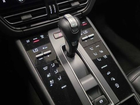 Used 2024 Porsche Macan AWD/4WD image 32