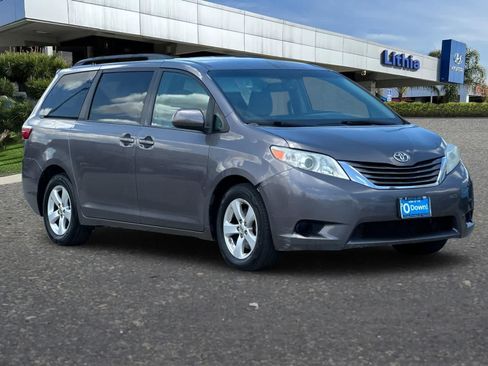 Used 2015 Toyota Sienna LE FWD image 10