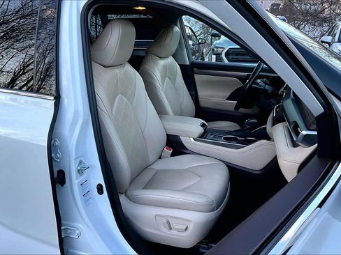 Used 2021 Toyota Highlander Platinum image 7