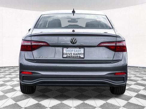 Certified 2023 Volkswagen Jetta SE FWD image 11