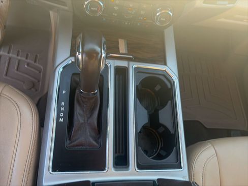 Used 2020 Ford F150 Lariat w/ Equipment Group 501A Mid image 21