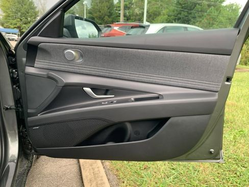 New 2025 Hyundai Elantra Limited image 65