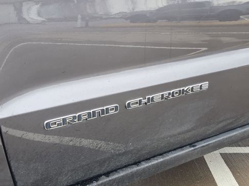 Used 2019 Jeep Grand Cherokee Limited w/ Luxury Group II image 12