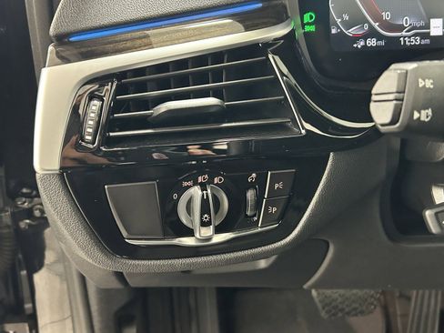 Used 2023 BMW 530e xDrive w/ Premium Package image 28