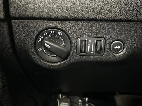 Used 2023 Chrysler 300 Touring w/ Sport Appearance Package image 21