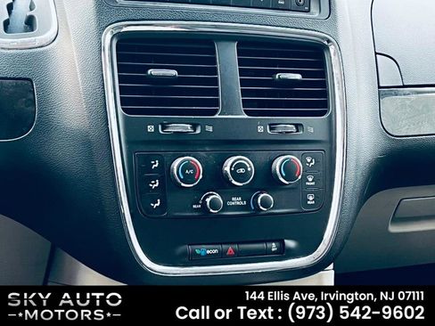 Used 2014 Dodge Grand Caravan SXT image 17