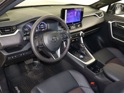 Used 2025 Toyota RAV4 XSE w/ Weather Package AWD/4WD image 27