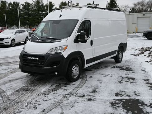 Used 2024 RAM ProMaster 2500 w/ Convenience Group FWD image 3