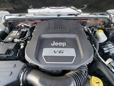 Used 2017 Jeep Wrangler Unlimited Sahara w/ Trailer Tow Group image 13