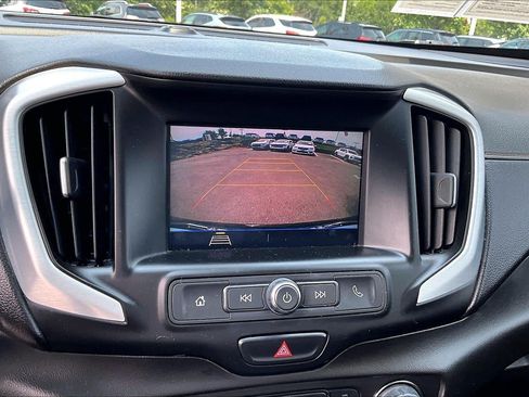 Used 2020 GMC Terrain SLE w/ Driver Convenience Package FWD image 18