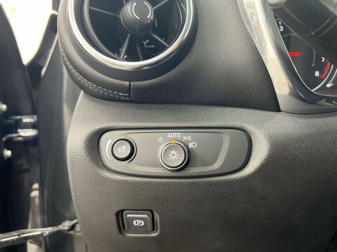 Used 2019 Chevrolet Blazer LT AWD/4WD image 18