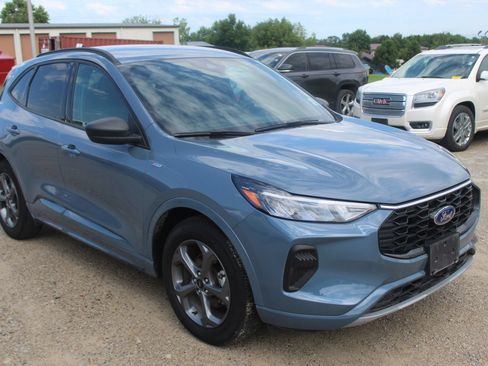 Used 2024 Ford Escape ST-Line w/ Tech Pack #1 FWD image 8