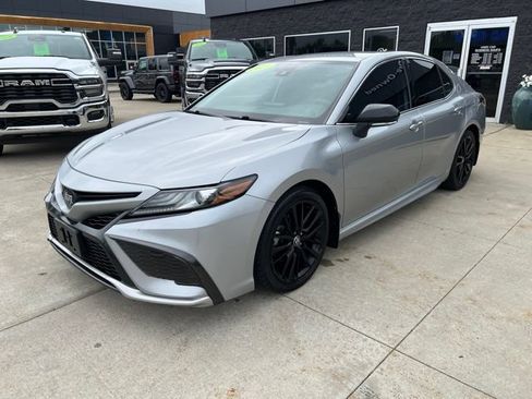 Used 2021 Toyota Camry XSE FWD image 3